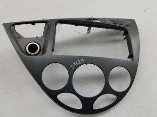 рамка под магнитолу Ford Focus 1 поколение [рестайлинг] 2004, 1.8 л., дизель, МКПП, красный, хетчбэк 5 дв., 98ABA046A04AEW