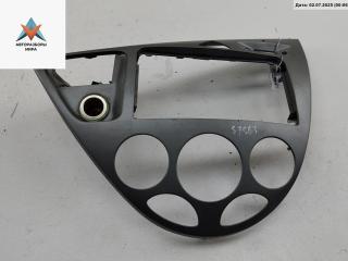 рамка под магнитолу Ford Focus 1 поколение [рестайлинг] 2003, 1.6 л., i, бензин, АКПП, красный, универсал, 98ABA046A04AEW