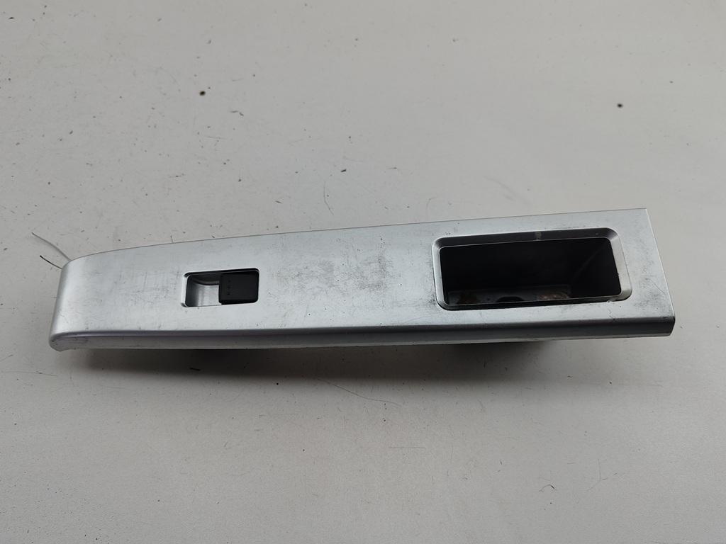 кнопка стеклоподъемника переднего правого Mazda 5 2006, 2.0 л., бензин, МКПП, серый, минивэн, CC3366370A