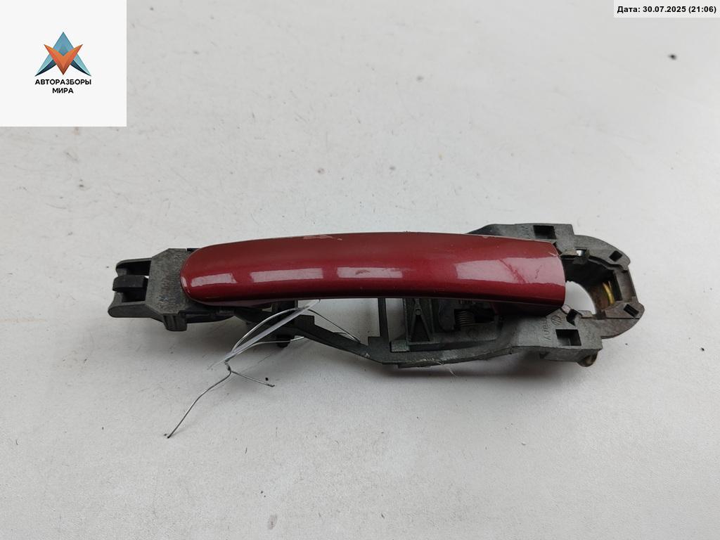 ручка наружная передняя левая Volkswagen Passat B5 1998, 1.8 л., бензин, МКПП, красный, седан, 3B0837207 - фото №1