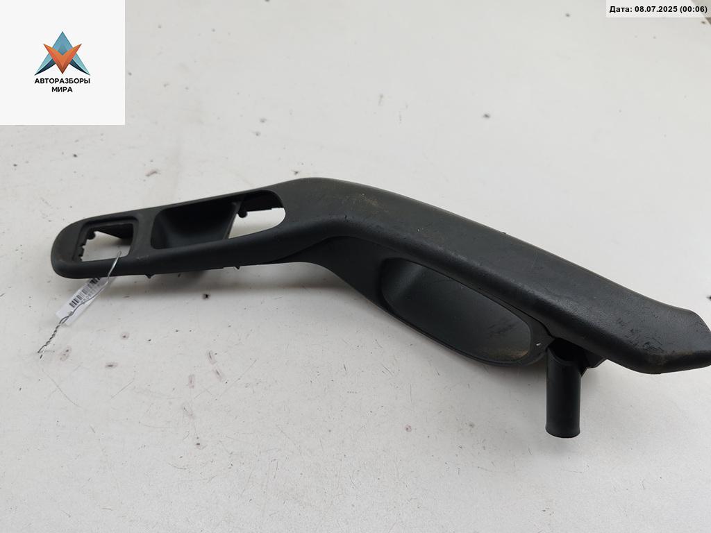 ручка внутренняя передняя правая Volkswagen Passat B4 1996, 1.8 л., бензин, МКПП, красный, универсал, 3A0867180B - фото №1