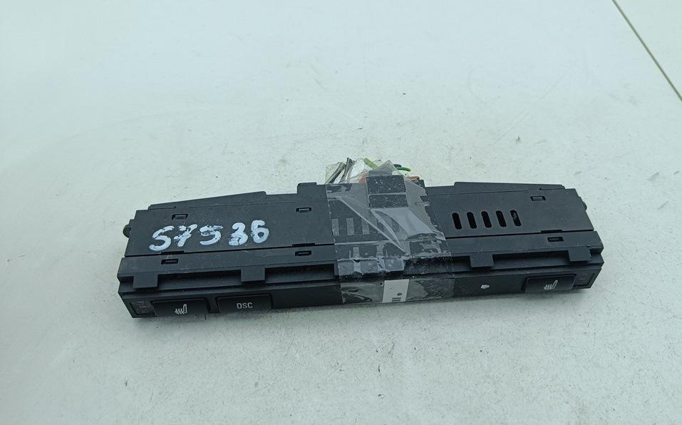 кнопка обогрева сидений BMW 3 E46 2005, 2.0 л., дизель, АКПП, чёрный, универсал, 6925501