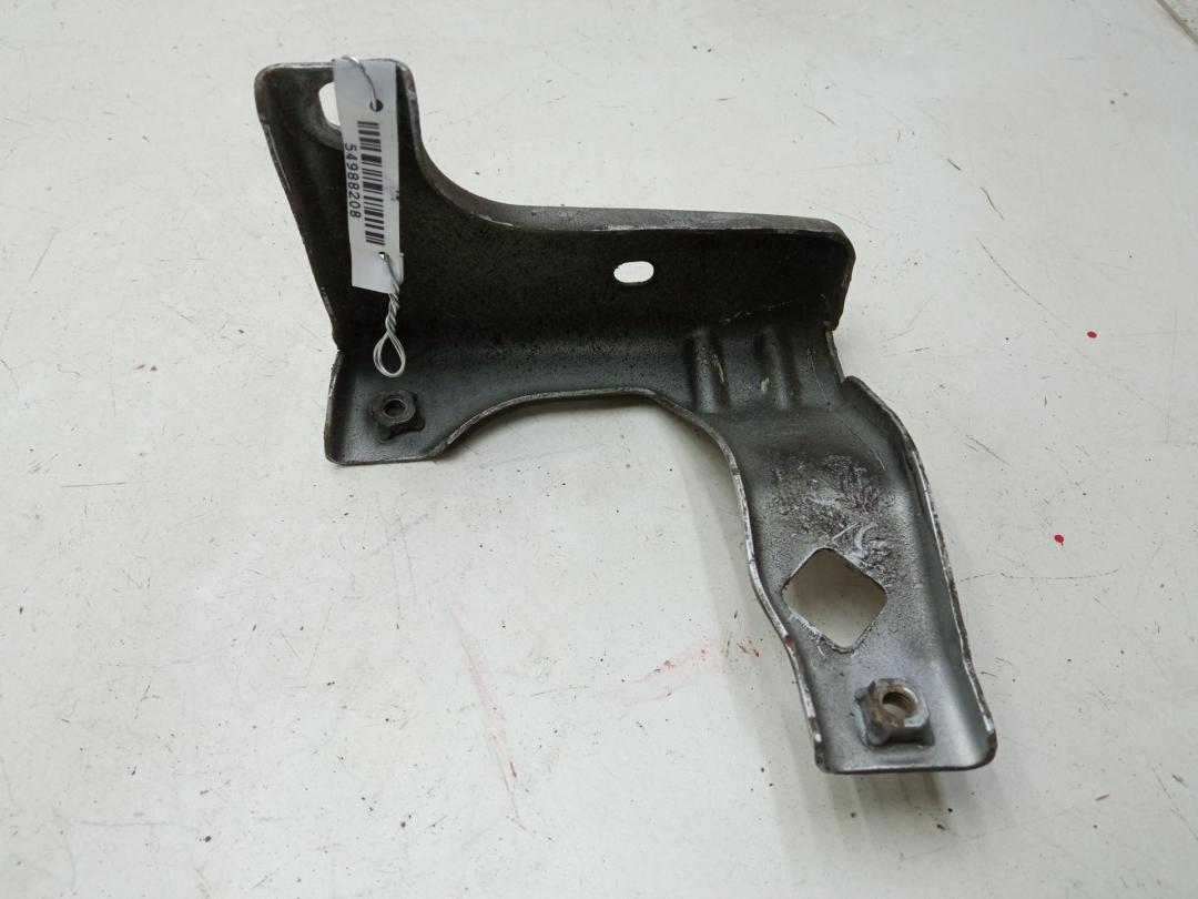 крепление ( кронштейн ) крыла Mazda 5 2006, минивэн