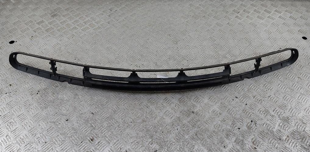 заглушка (решетка) в бампер BMW 3 E46 2001, 2.2 л., бензин, АКПП, жёлтый, универсал, 8209927