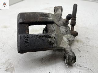 суппорт задний левый Nissan X-Trail T30 [рестайлинг] 2006, 2.2 л., дизель, МКПП, зелёный, внедорожник 5 дв.