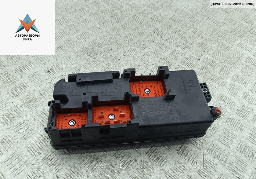 блок предохранителей Opel Vectra C 2002, 2.2 л., бензин, АКПП, синий, седан, 13112920 - фото №1