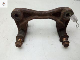 скоба суппорта Nissan Almera N16 [рестайлинг] 2002, 1.8 л., бензин, МКПП, серый, хетчбэк 3 дв.