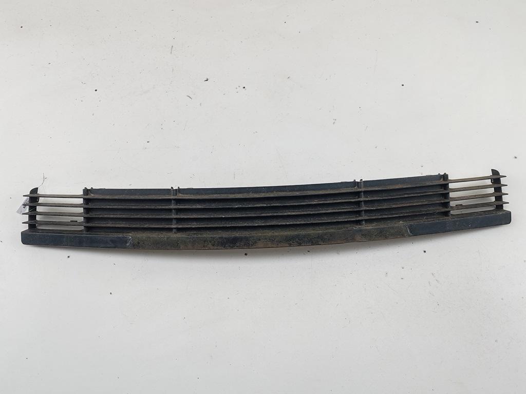 заглушка (решетка) в бампер BMW 3 E36 1997, 1.6 л., бензин, МКПП, зелёный, седан, 51118165144