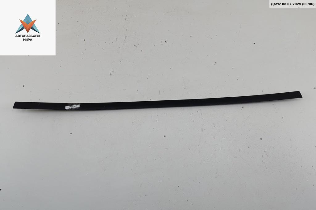 молдинг двери передней левой Audi A6 4B/C5 1998, 2.4 л., бензин, АКПП, синий, универсал, 4B0853953 - фото №1