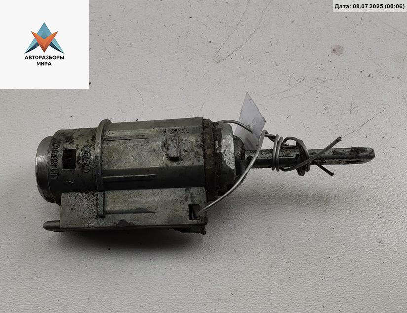 личинка дверного замка Audi A6 4B/C5 1998, 2.4 л., бензин, АКПП, синий, универсал, 4B1837063 - фото №1