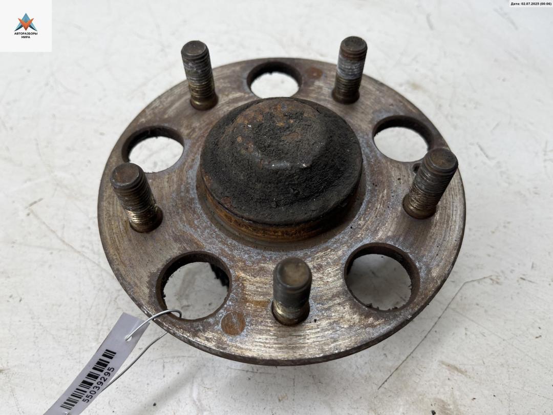 ступица задняя правая Honda Civic 8 поколение 2005, 1.4 л., бензин, МКПП, серый, хетчбэк 3 дв. - фото №1