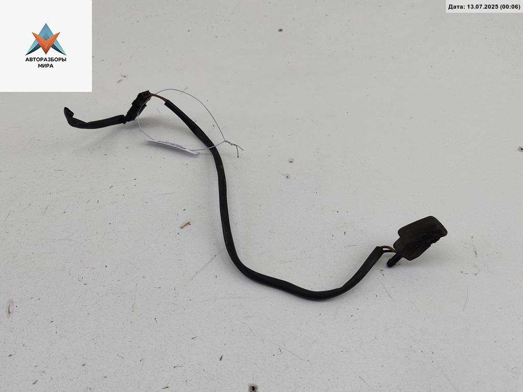 форсунка омывателя лобового стекла Audi 80 8C/B4 1992, 2.0 л., бензин, МКПП, серый, седан, 447955985J - фото №1