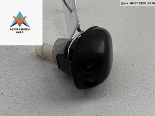 форсунка омывателя лобового стекла Nissan Primera P11 1997, 2.0 л., бензин, МКПП, красный, хетчбэк 5 дв.