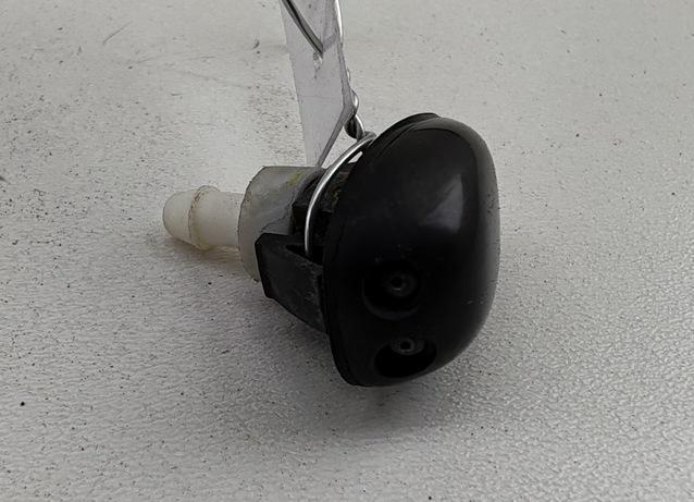 форсунка омывателя лобового стекла Nissan Primera P11 1997, 2.0 л., бензин, МКПП, красный, хетчбэк 5 дв.