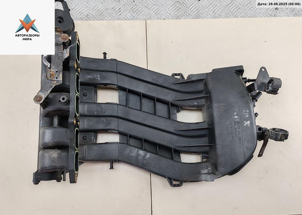 коллектор впускной Volkswagen Bora 1 поколение 1999, 2.3 л., бензин, универсал, 071133203D - фото №1