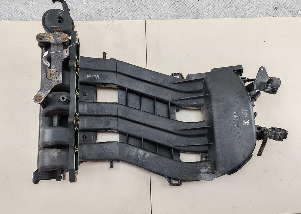 коллектор впускной Volkswagen Bora 1999, 2.3 л., бензин, универсал, 071133203D