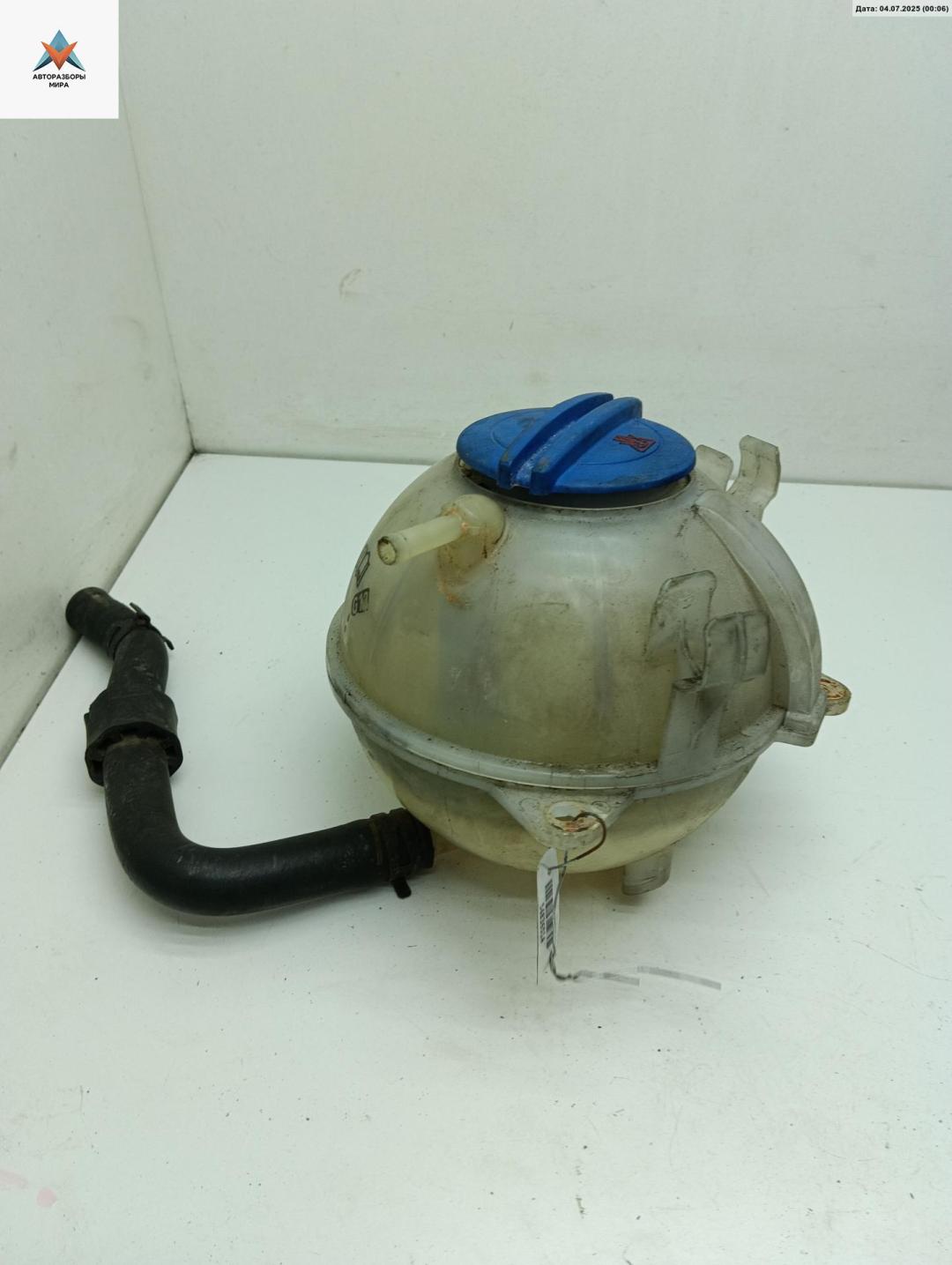 бачок расширительный Volkswagen Passat B6 2008, 1.8 л., бензин - фото №1