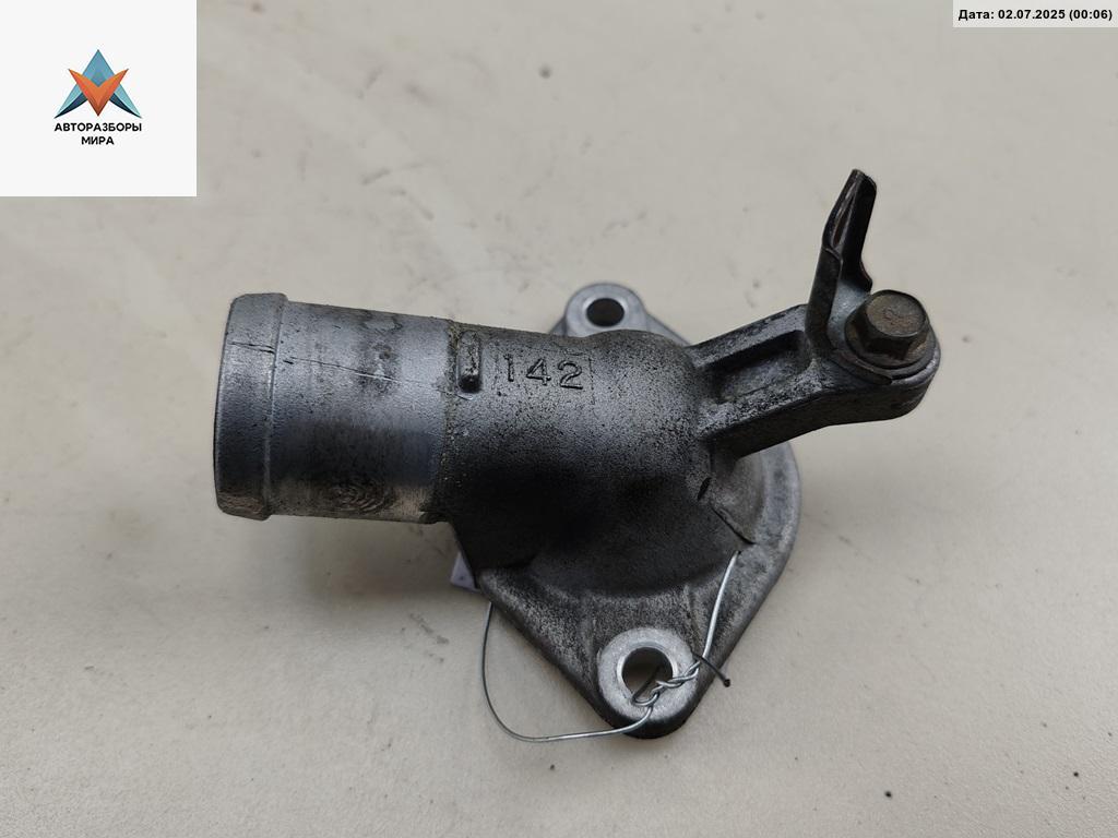 фланец (тройник) системы охлаждения Mitsubishi Space Runner 2 поколение 1999, 2.0 л., бензин, МКПП, красный, минивэн - фото №1