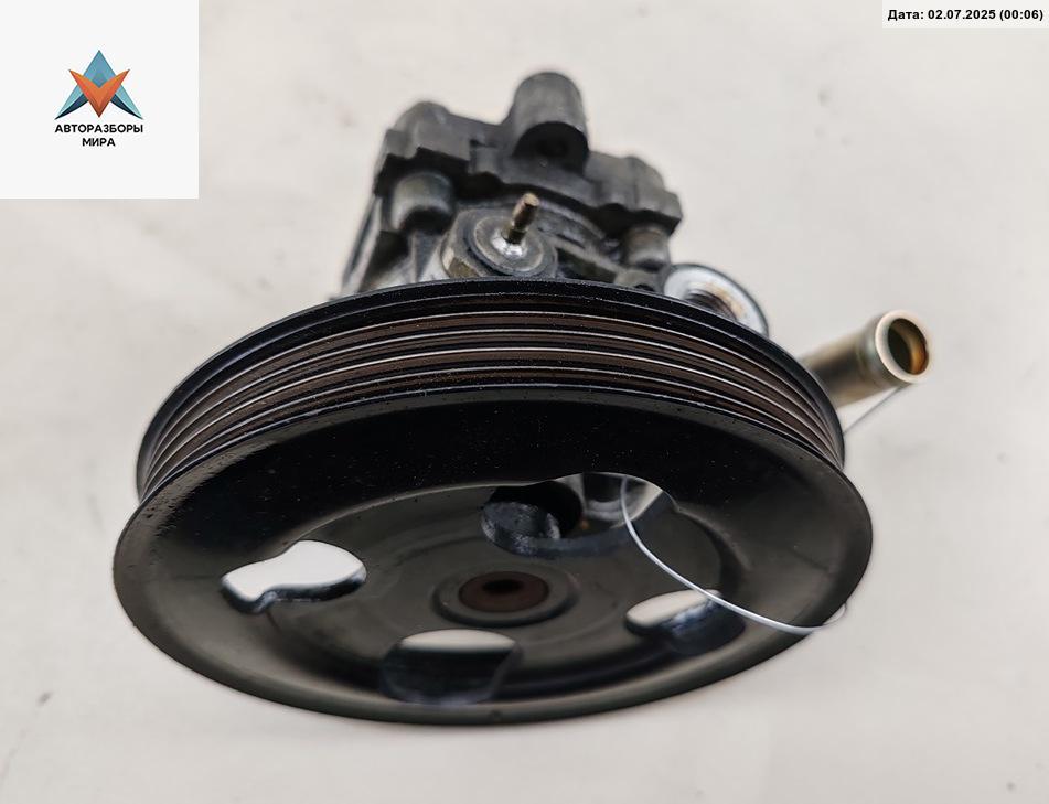 Насос гидроусилителя руля Mitsubishi Space Runner 2 поколение 1999, 2.0 л., бензин, МКПП, красный, минивэн - фото №1