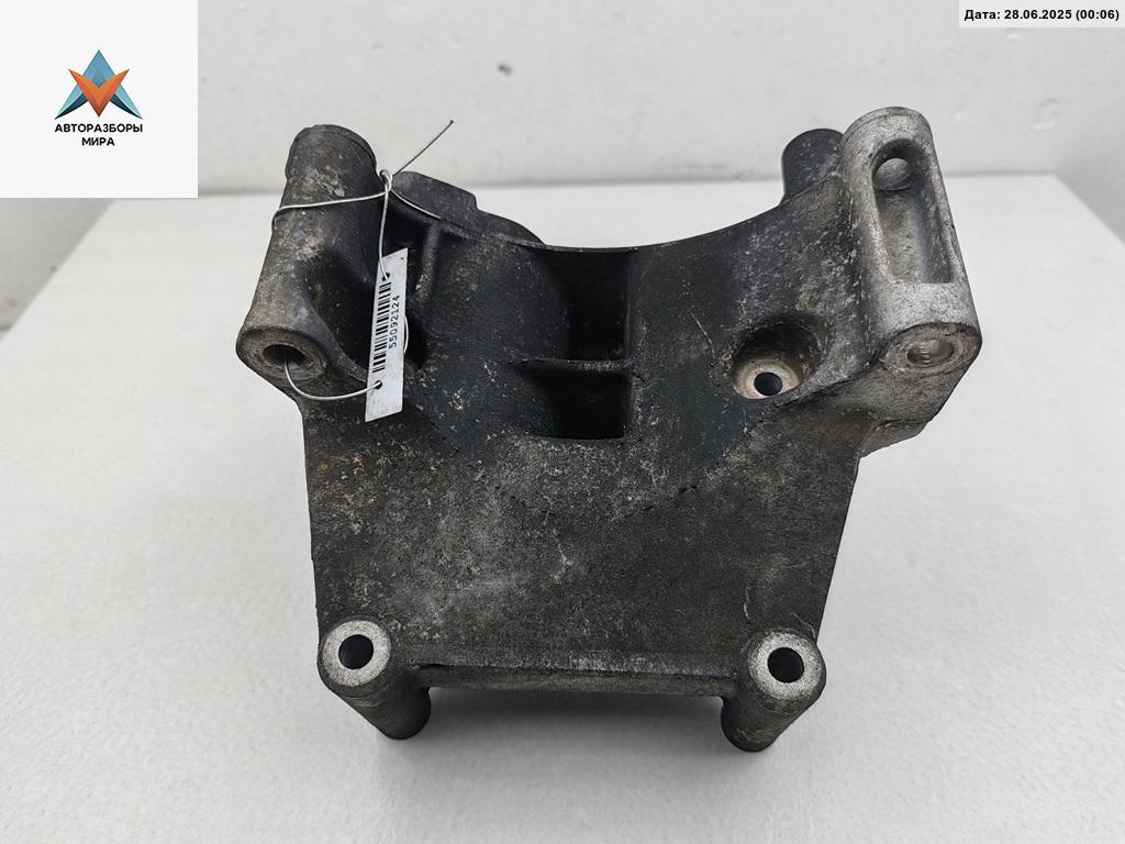 кронштейн генератора BMW 3 серия E46 1999, 1.9 л., бензин, МКПП, красный, седан - фото №1