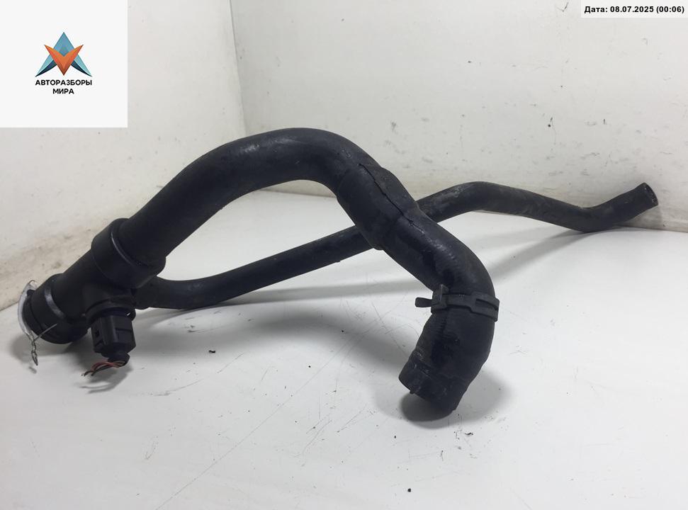 патрубок радиатора Audi A6 4B/C5 1997, 1.8 л., Ti, бензин, 4B0121049 - фото №1