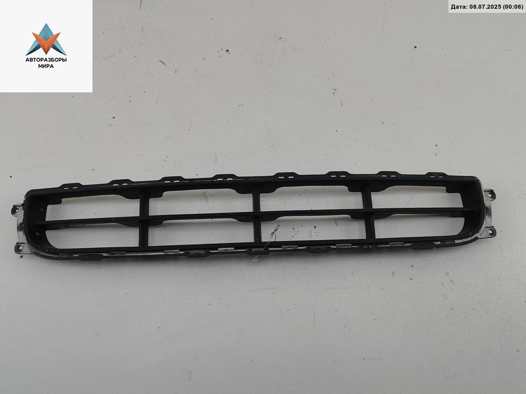 заглушка (решетка) в бампер Kia Carens 3 поколение 2006, 2.0 л., дизель, МКПП, серый, минивэн, 86561-1D050 - фото №1