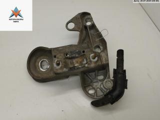 крепление стабилизатора / втулки стабилизатора Audi A4 B7 2005, 2.0 л., дизель, АКПП, синий, универсал, 8E0199352F