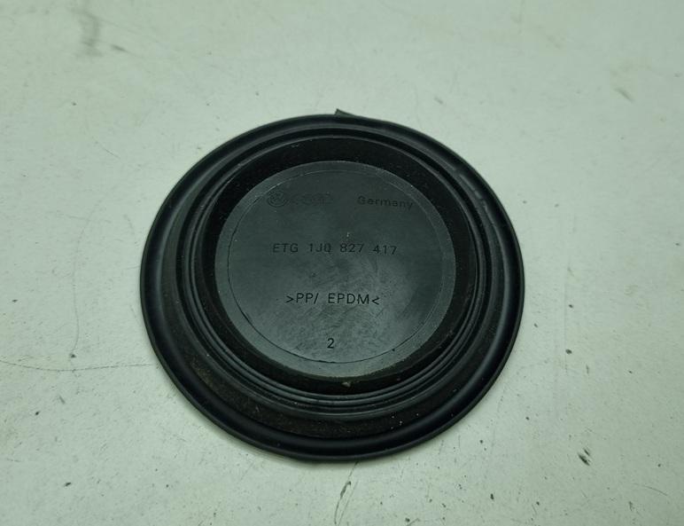 заглушка Volkswagen Bora 2004, 2.0 л., бензин, МКПП, чёрный, седан, 1J0827417