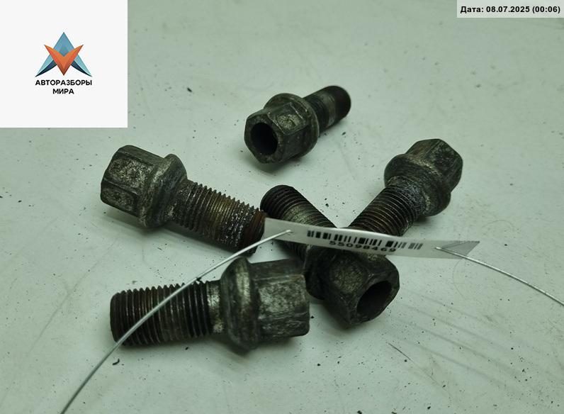 болт колесный Volkswagen Passat B6 2008, 1.8 л., бензин, МКПП, чёрный, универсал - фото №1