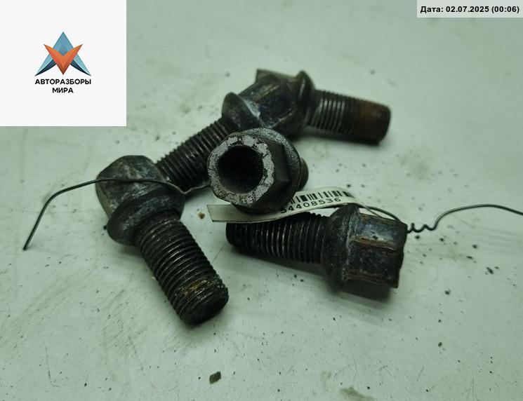 болт колесный Volkswagen Passat B5 1998, 1.9 л., дизель, МКПП, серый, универсал - фото №1