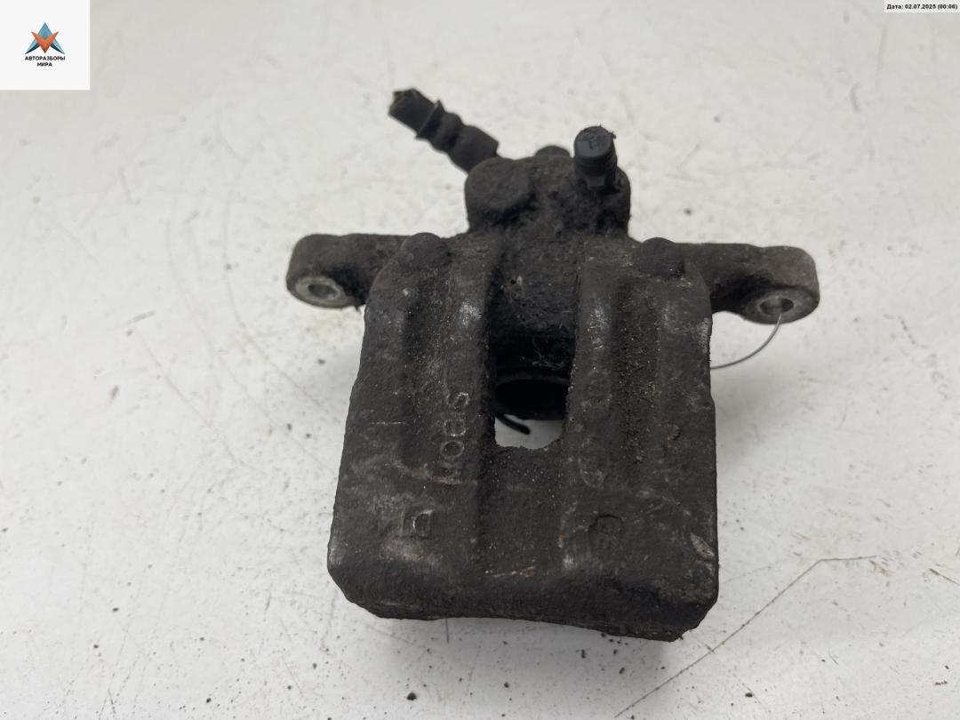 суппорт задний правый Kia Sportage 3 поколение 2012, 2.0 л., бензин, МКПП, чёрный, внедорожник 5 дв. - фото №1