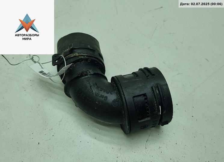 фланец (тройник) системы охлаждения Volkswagen Touran 1 поколение 2005, 2.0 л., дизель, АКПП, красный, минивэн, 1K0122291L - фото №1