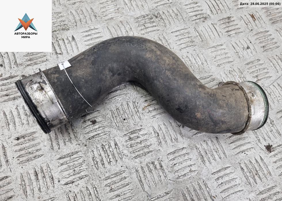 патрубок турбины Skoda Octavia mk2 (A5 1Z) 2005, 2.0 л., дизель, TLH3882655 - фото №1