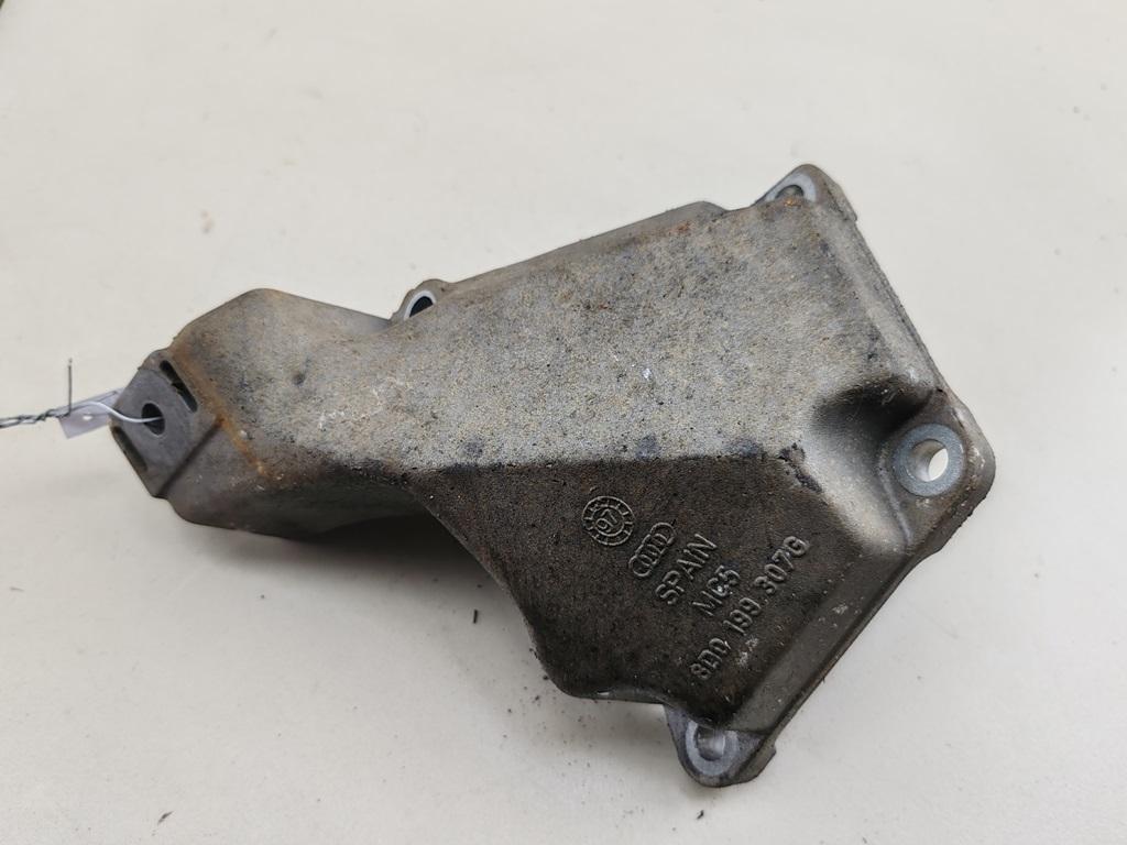 кронштейн двигателя Audi A4 B5 1997, 2.8 л., бензин, АКПП, серый, седан, 8D0199307G
