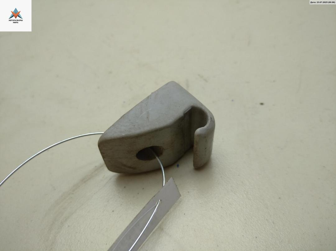 Крепление (крючок) солнцезащитного козырька Volkswagen Transporter T4 1996, 2.5 л., дизель, МКПП, синий, микроавтобус - фото №1