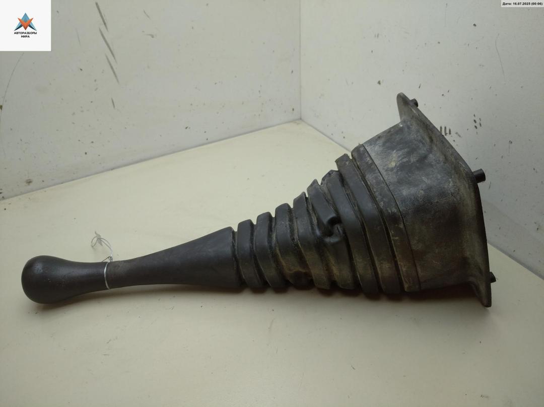 чехол рычага КПП Volkswagen Transporter T4 1996, 2.4 л., дизель, МКПП, белый, микроавтобус, 701711120 - фото №1