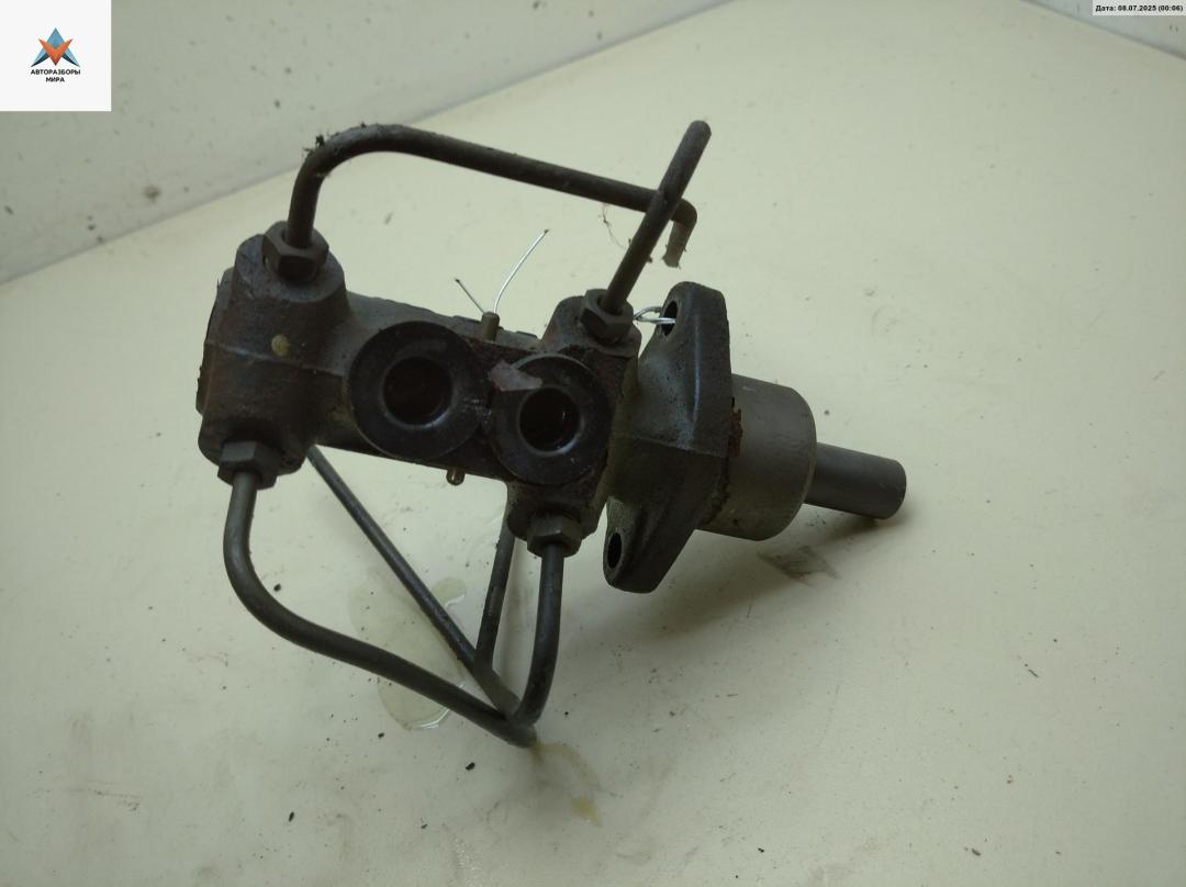 цилиндр тормозной главный Volkswagen Transporter T4 1997, 2.4 л., дизель, МКПП, красный, микроавтобус - фото №1