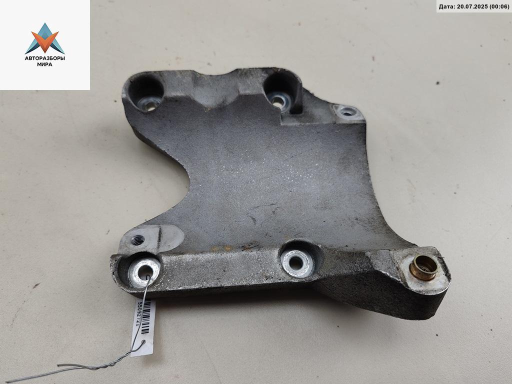 кронштейн компрессора кондиционера Audi A4 B5 1997, 2.8 л., бензин, АКПП, серый, седан, 078260835 - фото №1