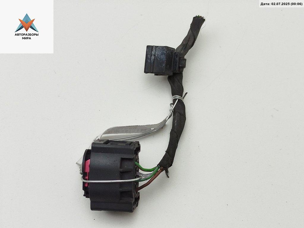 разъем (фишка) проводки BMW 5 серия F07/F10/F11 2012, 3.0 л., дизель, АКПП, чёрный, универсал, 8364820 - фото №1
