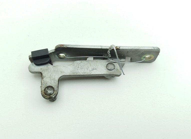 петля капота правая BMW 3 E36 1994, серый, седан, 41618132002