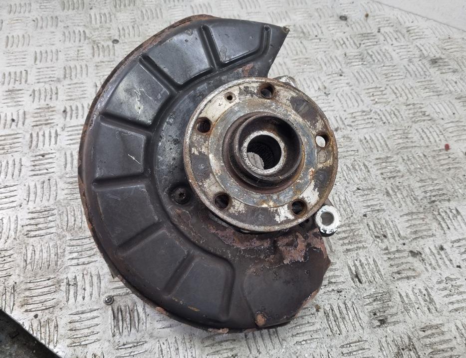 ступица передняя правая Volkswagen Passat B6 2006, 2.0 л., дизель, МКПП, чёрный, универсал