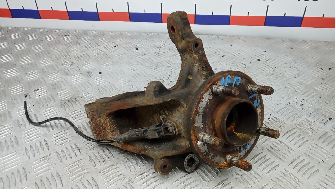 ступица передняя левая Ford Focus 3 поколение 2012, 1.6 л., TDCi, дизель, МКПП, хетчбэк 5 дв. - фото №1