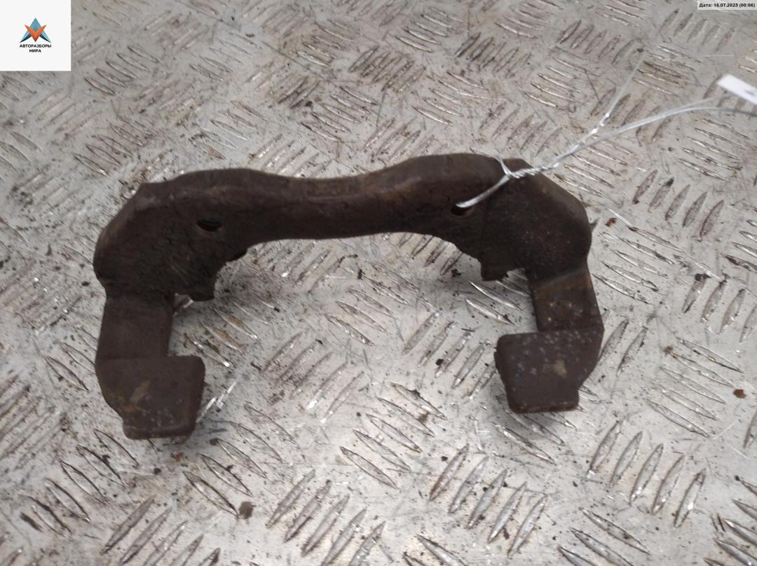 скоба суппорта Volvo S40 2 поколение 2005, 1.8 л., бензин, МКПП, чёрный, универсал - фото №1