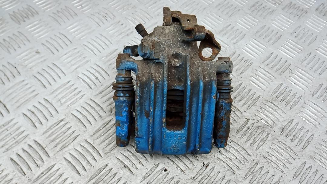 суппорт задний левый Volkswagen Bora 1 поколение 2001, 1.9 л., дизель, МКПП, седан, 1J0615423B - фото №1