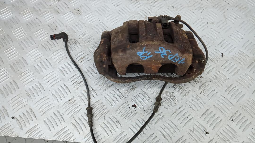 суппорт передний правый Mercedes-Benz Vito W639 2004, 2.2 л., CDI 111, дизель, АКПП, микроавтобус - фото №1