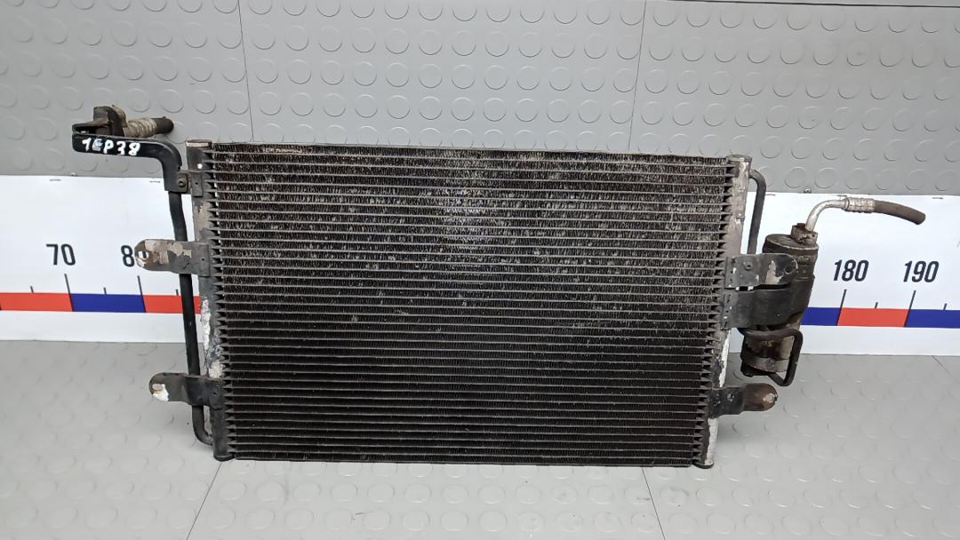 радиатор кондиционера Volkswagen Golf 5 поколение 2003, 1.4 л., бензин, МКПП, хетчбэк 5 дв., 1J0820413N - фото №1