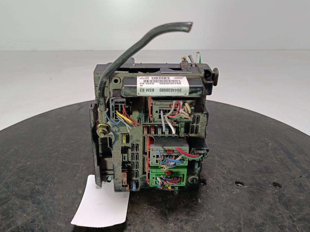 блок предохранителей Peugeot 307 1 поколение 2004, цвет, 9644038680 - фото №1