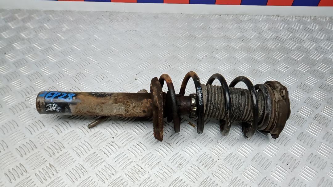 Стойка Volkswagen Passat B6 2006, 2.0 л., дизель, МКПП, седан - фото №1