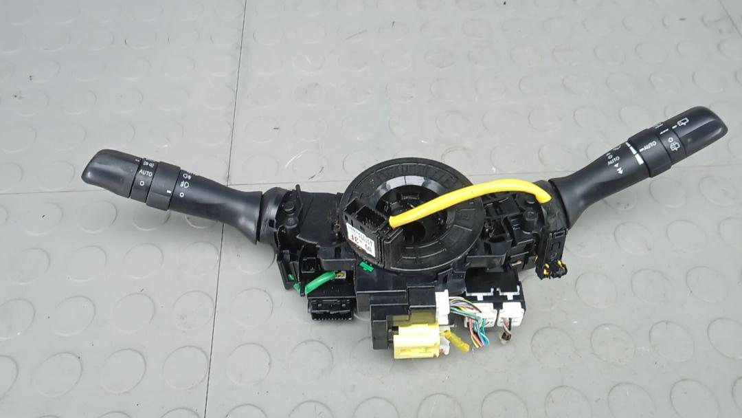 переключатель подрулевой Subaru Outback 5 поколение 2015, 2.0 л., дизель, МКПП, универсал, 83114FJ070, 83115AL030, 83196FJ000 - фото №1