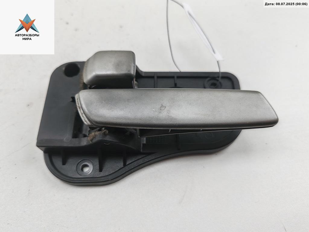 ручка внутренняя передняя левая Kia Carens 3 поколение 2006, 2.0 л., дизель, МКПП, серый, минивэн, 82613-UN000 - фото №1